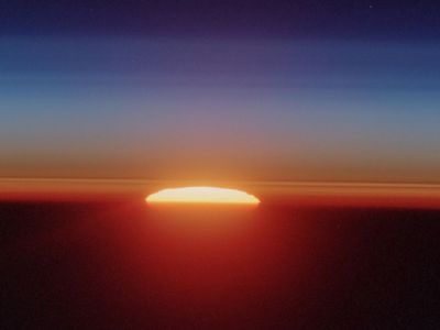 Beeindruckender Sonnenuntergang am Horizont