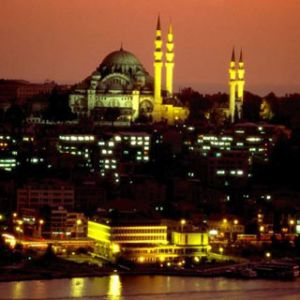 Istanbuler Skyline bei Sonnenuntergang