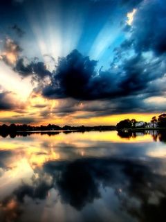 Beeindruckende Reflexion des Sonnenuntergangs