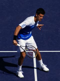 Aktionsaufnahme eines Tennisspielers