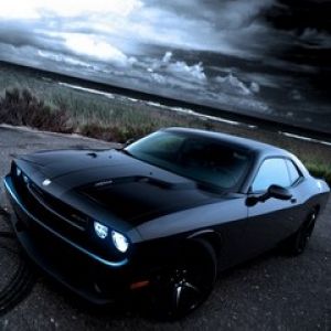 Schwarzer Dodge Challenger