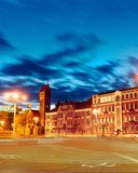 Schöne Stadtansicht bei Dämmerung