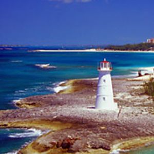 Küstenleuchtturm und Ozeanblick