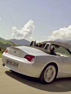 BMW Z4 Cabrio auf Malerischer Straße