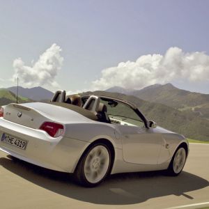 BMW Z4 Cabrio auf Malerischer Straße