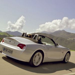 BMW Z4 Cabrio auf Malerischer Straße