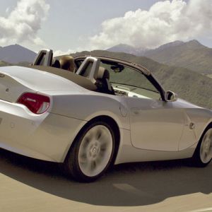 BMW Z4 Cabriolet auf Malerischer Straße