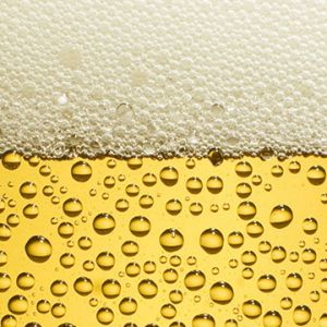 Erfrischendes Bier mit Blasen