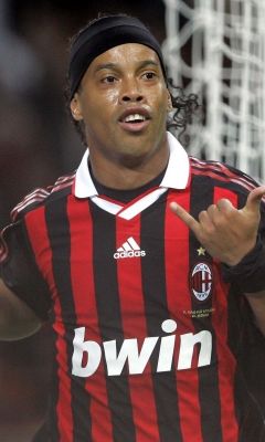 Ronaldinho Feiert Tor