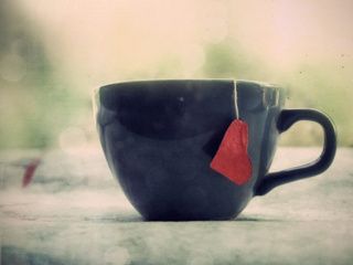 Tasse Tee mit Etikett