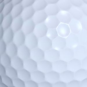 Nahaufnahme eines Golfballs