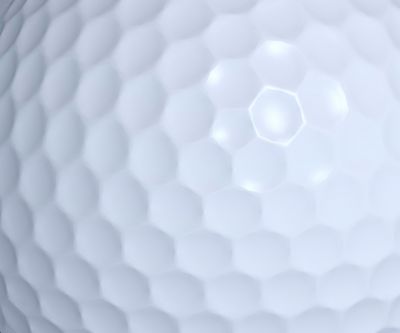 Nahaufnahme eines Golfballs
