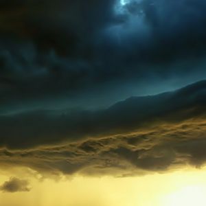 Dramatischer Gewitterhimmel