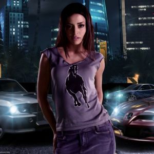 Stylisches Mädchen mit Autos
