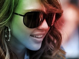Stylisches Mädchen mit Sonnenbrille