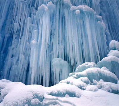 Gefrorener Eiswasserfall