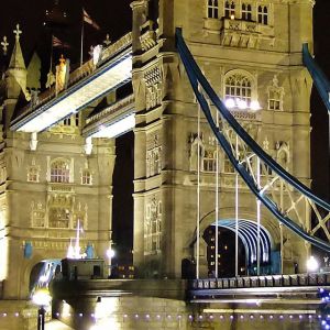 Tower Bridge bei Nacht