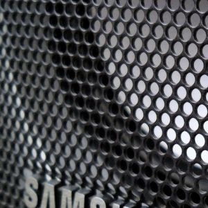 Samsung-Logo auf Netz-Hintergrund