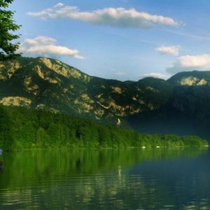 Ruhiger Bergsee