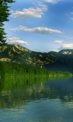 Ruhiger Bergsee