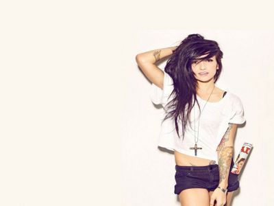 Stylisches Mädchen mit Tattoos