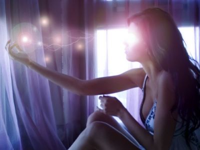 Mystisches Mädchen im Licht