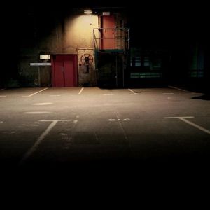 Geheimnisvoller Dunkler Parkplatz