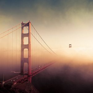 Goldene Tor Brücke im Nebel