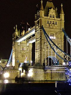 Tower Bridge bei Nacht
