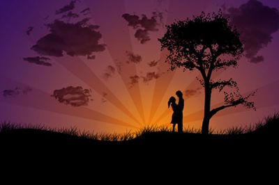 Romantische Silhouette beim Sonnenuntergang