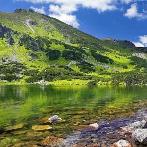 Ruhiger Bergsee