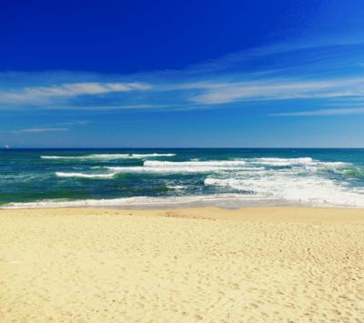 Schöne Strandwellen