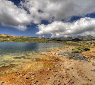 Ruhige Seenlandschaft