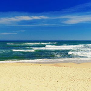 Schöne Strandwellen