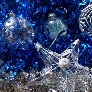 Silberne Weihnachtsornamente