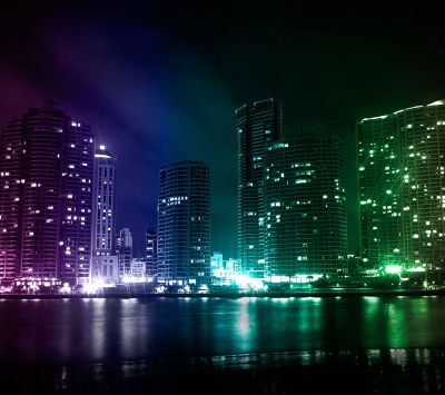 Stadt-Skyline bei Nacht