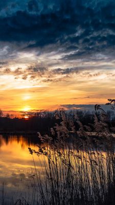 Atemberaubende Sonnenuntergangsreflexion
