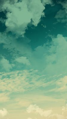 Ruhiger Himmel mit Wolken