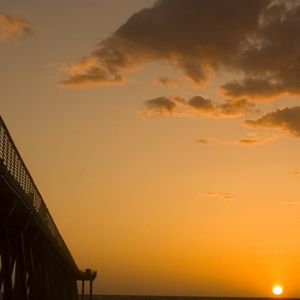 Sonnenuntergang über dem Steg