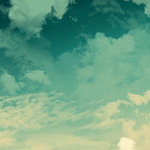 Ruhiger Himmel mit Wolken