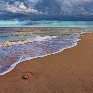 Ruhige Strandwellen