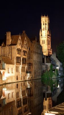Historische Gebäude bei Nacht