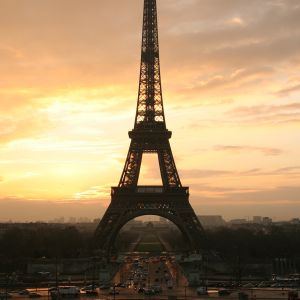 Eiffelturm bei Sonnenuntergang