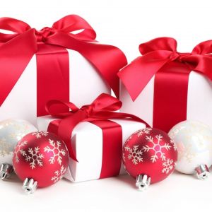 Weihnachtsgeschenke und -ornamente