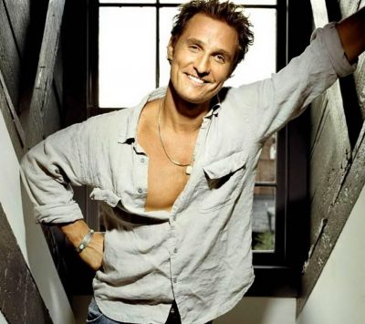 Stylischer Mann in Pose