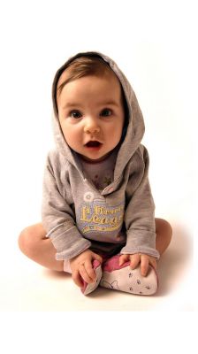 Niedliches Baby im Hoodie