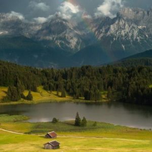 Berglandschaft mit Regenbogen