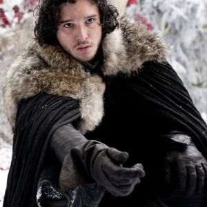 Jon Snow in winterlicher Umgebung