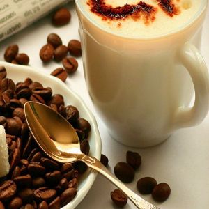 Kaffee mit Herzdesign