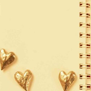 Goldene Herzdekorationen